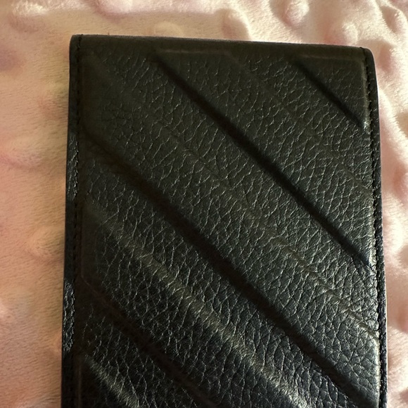 Off-white - Picture 8 of 10